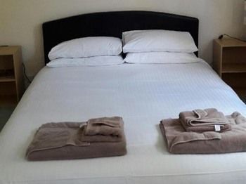 The City Inn Труро Екстериор снимка